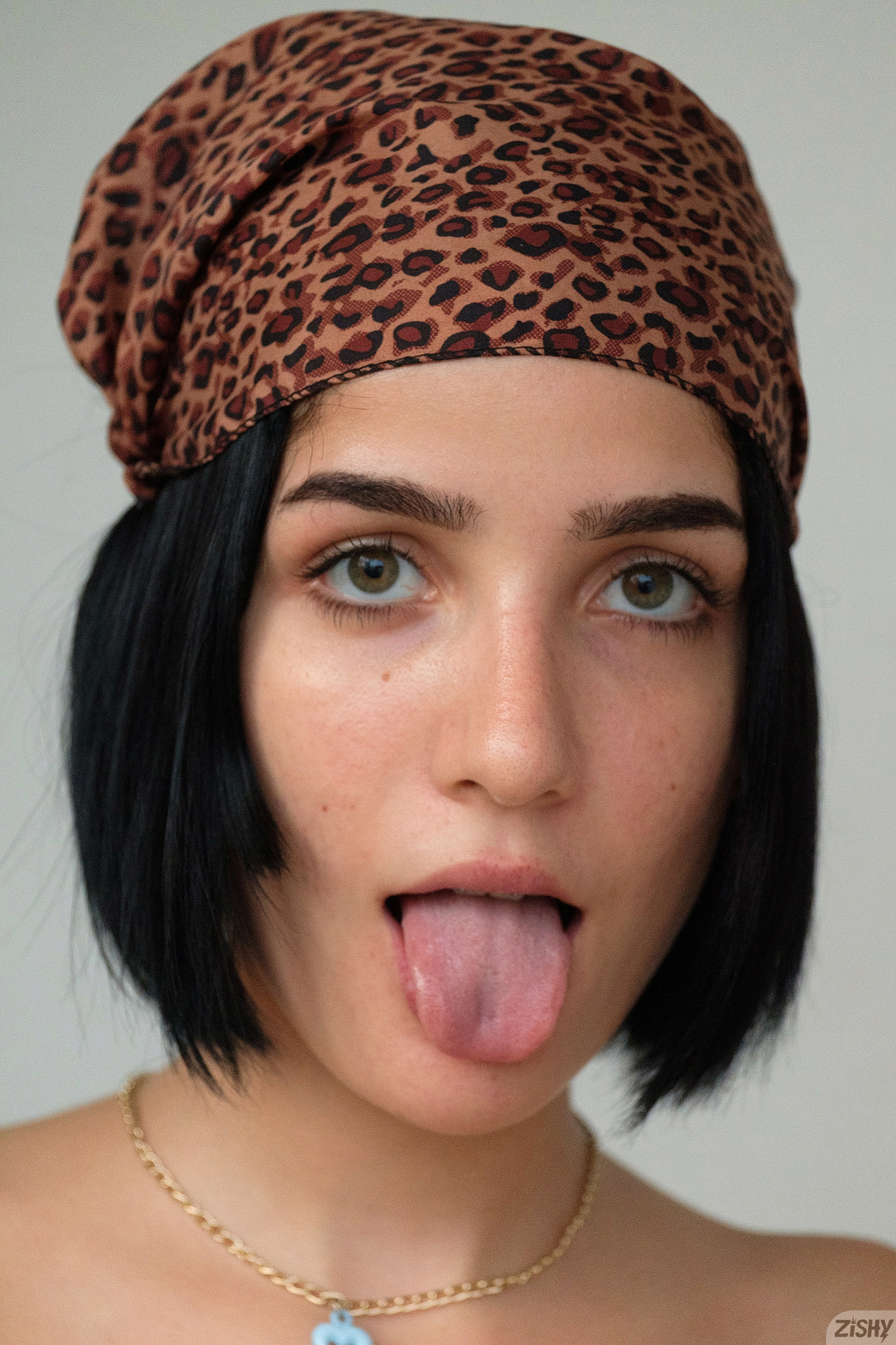 Queti Revello Brace Face 03