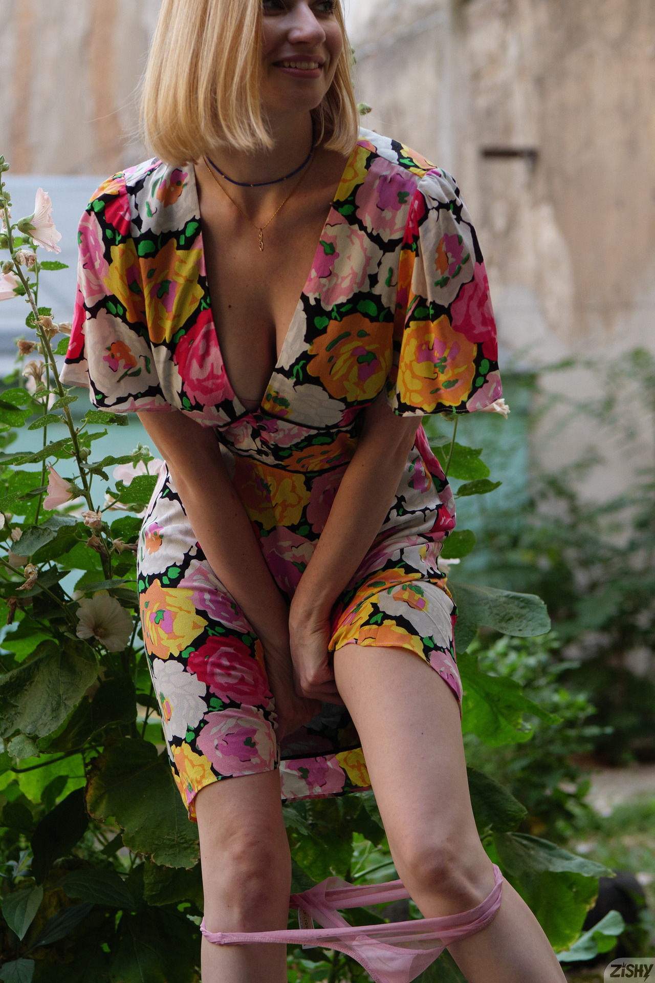 Jackie Nahlen Women Love Flowers 04